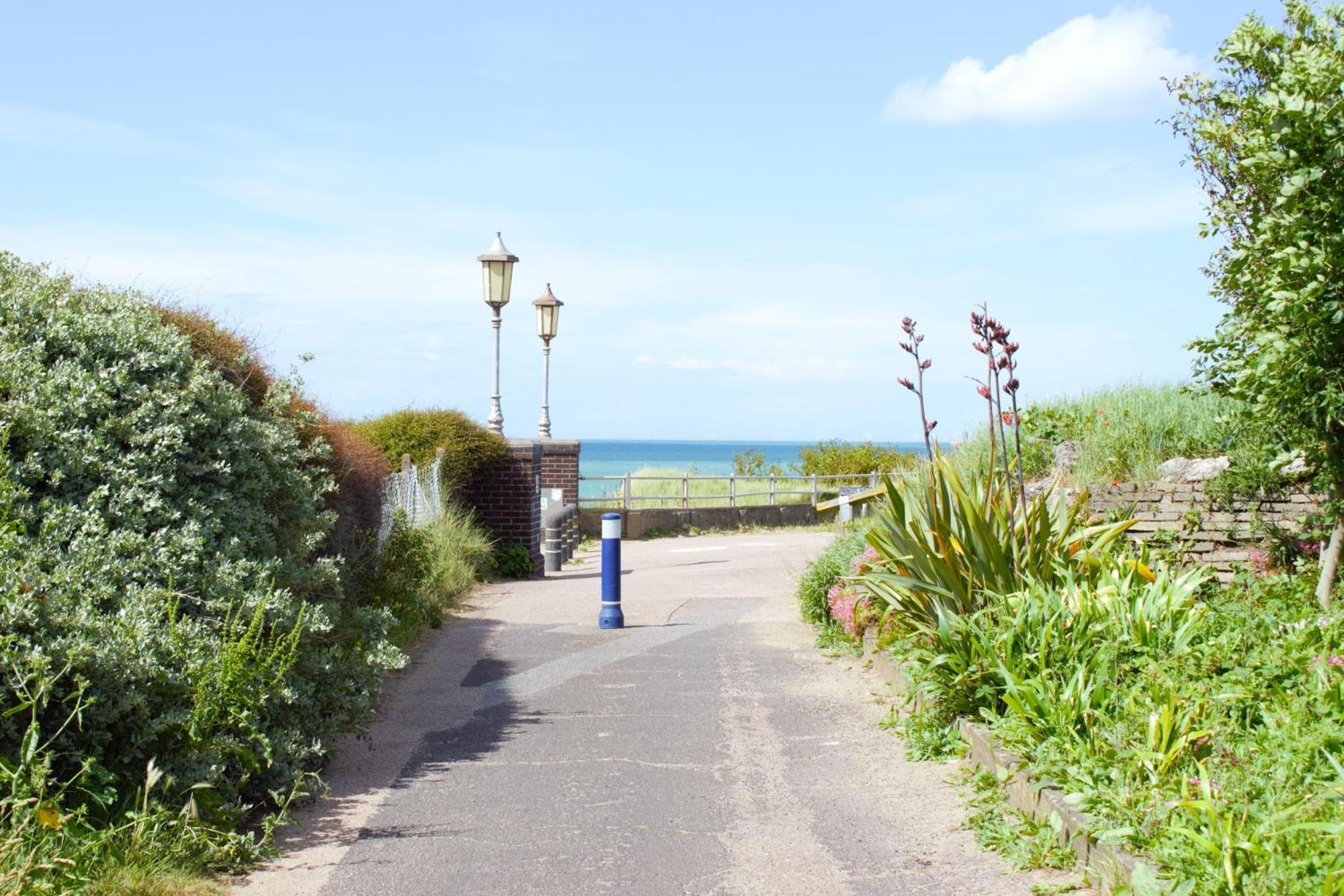 Family Seaside Oasis - Mins To