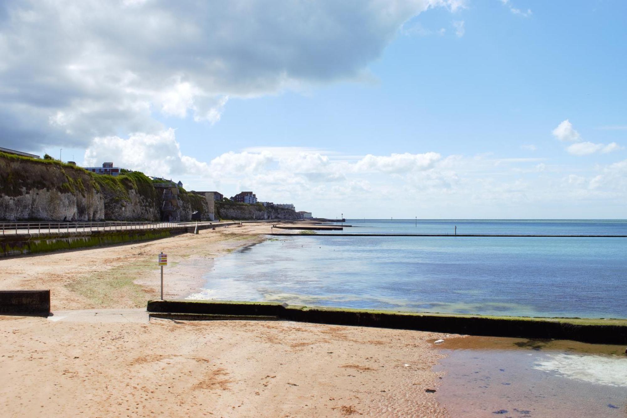 Family Seaside Oasis - Mins To